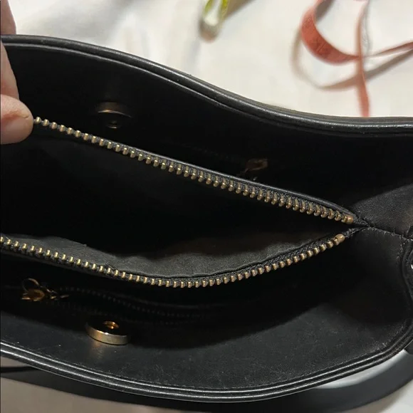 Coach Vintage Elegant Black Leather Shoulder Bag - Picture 13 of 16